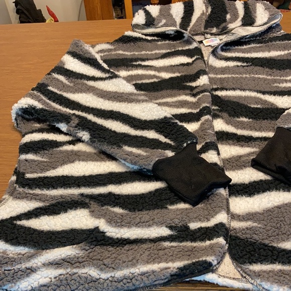 LuLaRoe Jacket - Picture 3 of 10